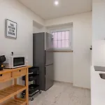 Apartment Homely 2bdr With Terrace By Lovelystay