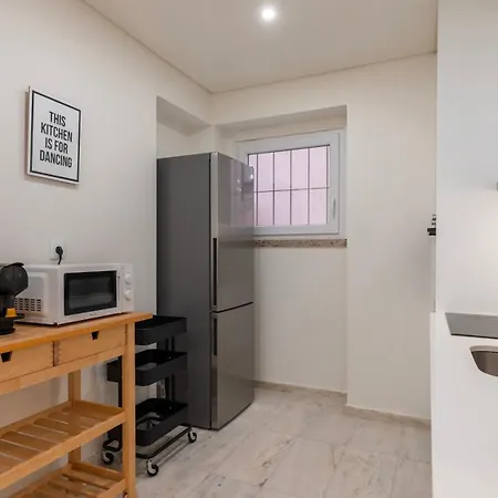 Apartamento Homely 2bdr With Terrace By Lovelystay