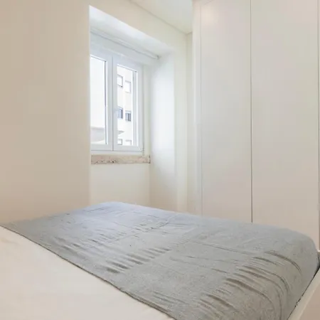 Apartman Homely 2bdr With Terrace By Lovelystay