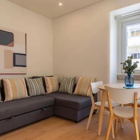 Apartament Homely 2bdr With Terrace By Lovelystay