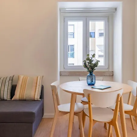 Apartament Homely 2bdr With Terrace By Lovelystay