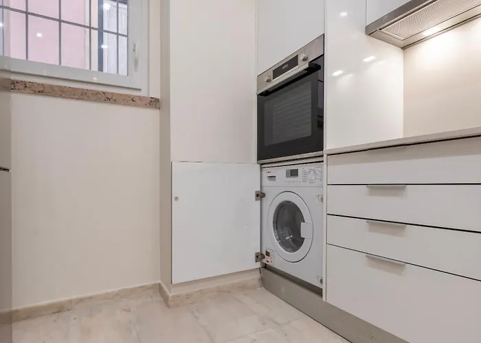 Homely 2bdr With Terrace By Lovelystay شقة