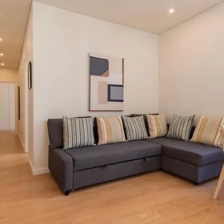 Apartment Homely 2bdr With Terrace By Lovelystay