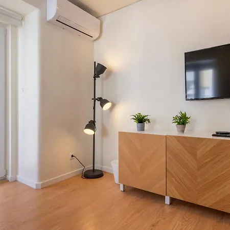 Homely 2bdr With Terrace By Lovelystay * Lisbona